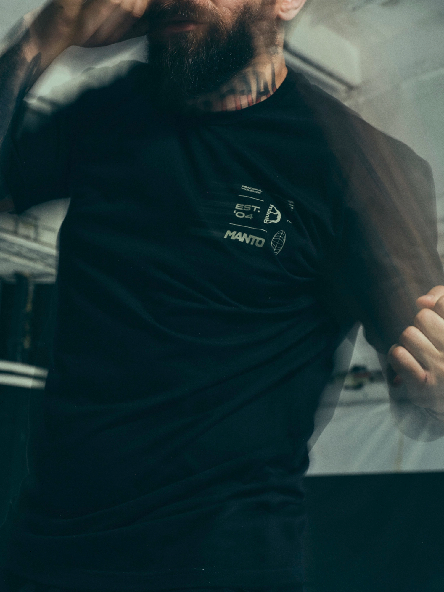 MANTO T-shirt Ahead Black photo