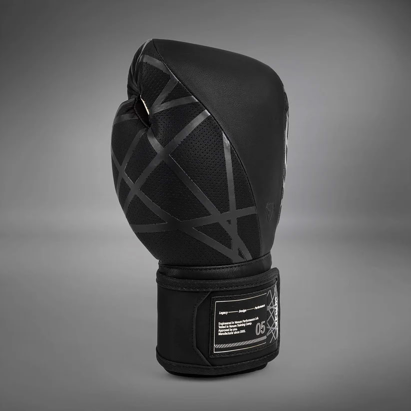 Боксерские перчатки Venum Tecmo 2.0 Boxing Gloves Black оригинал