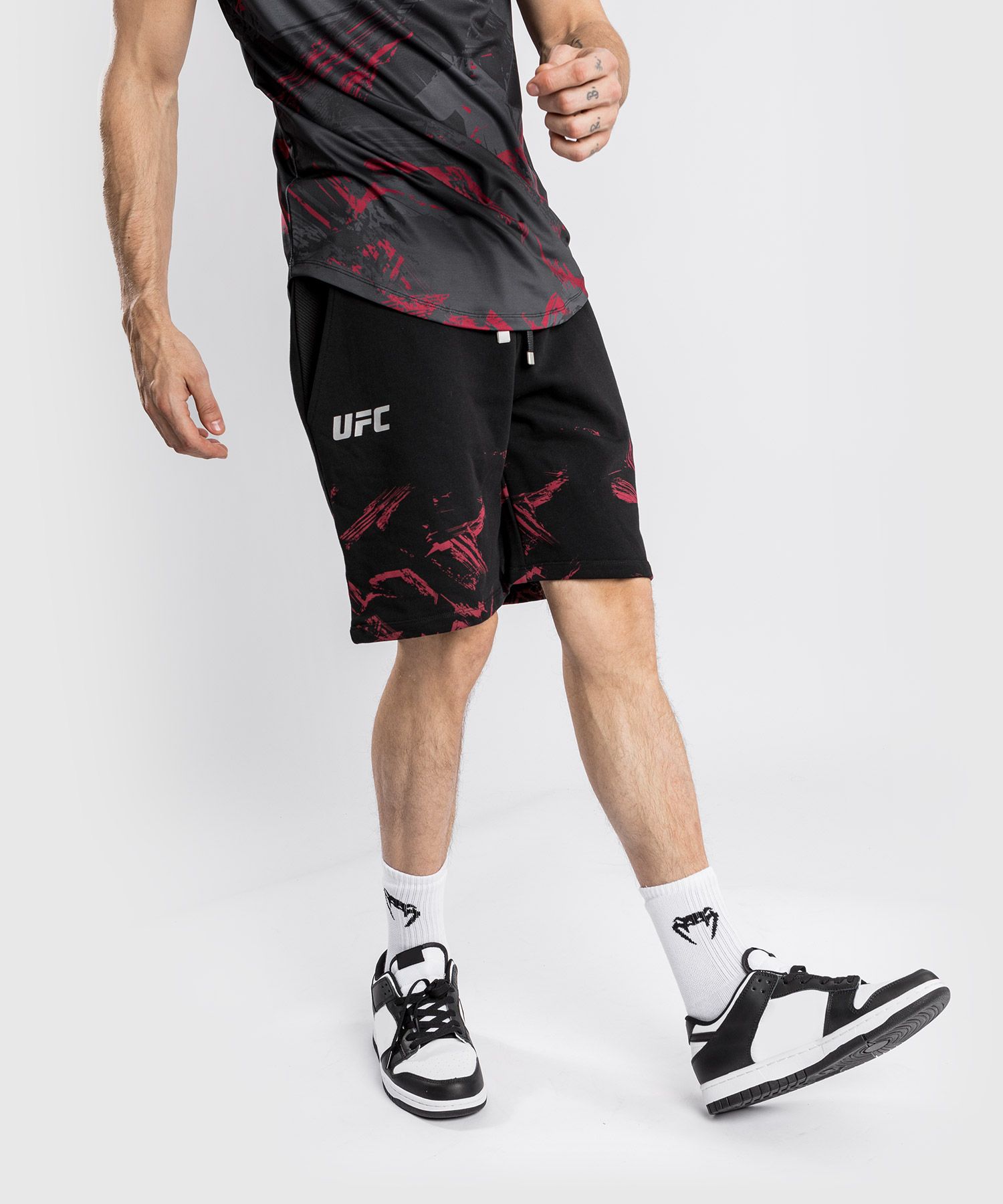 Спортивные шорты Venum UFC Authentic Fight Week Men’s 2.0 Black Red цена