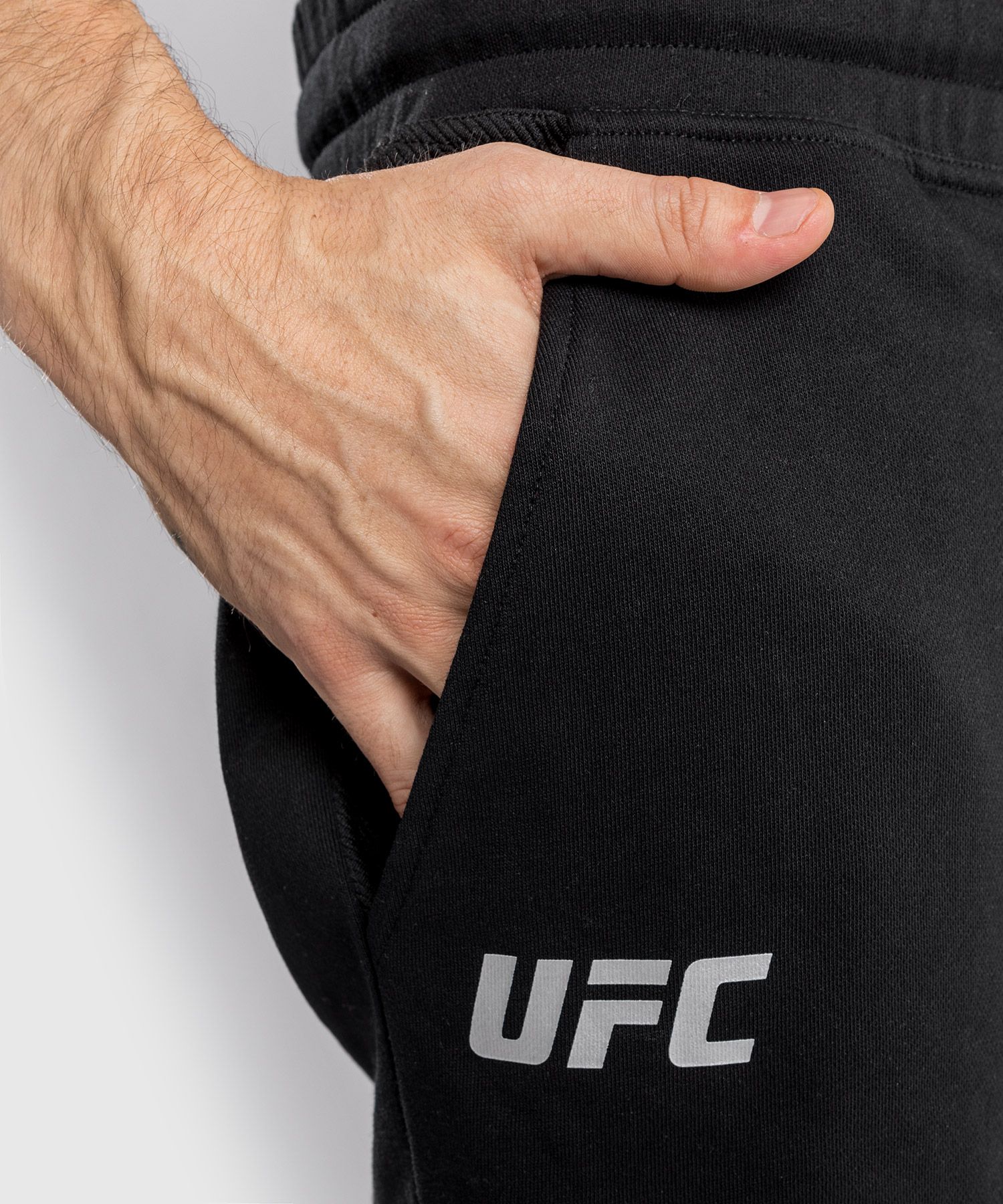 Спортивные шорты Venum UFC Authentic Fight Week Men’s 2.0 Black Red размер