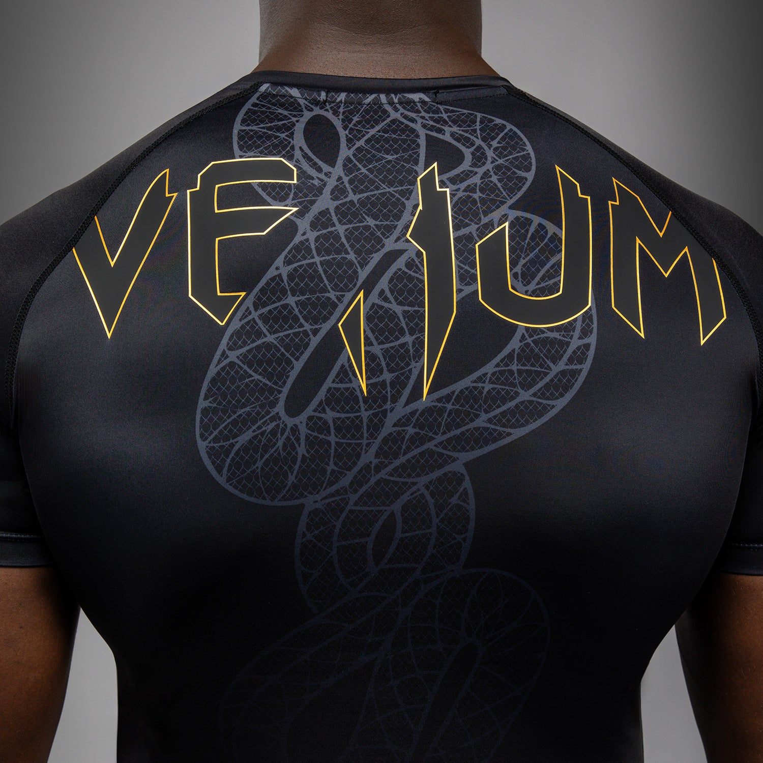 Рашгард Venum Serpenti T-Shirt Black Silver Gold де купити