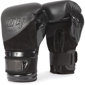Боксерские перчатки Title Black Blitz Training Gloves