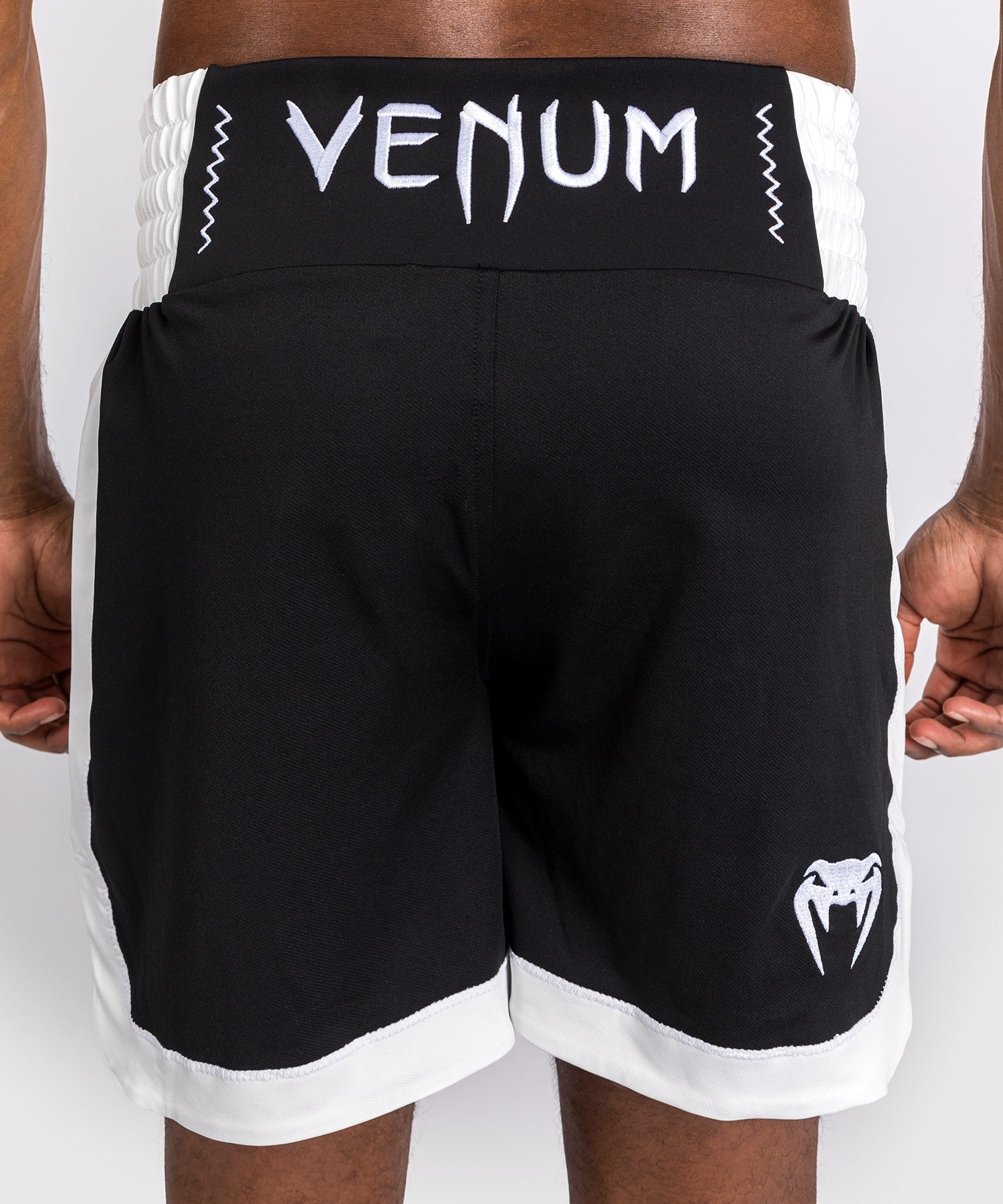 Боксерські шорти Venum Classic Boxing Shorts Black White де купити