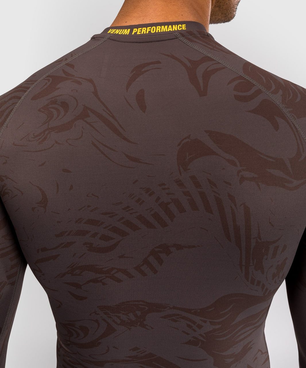 Рашгард UFC Venum FIGHT WEEK 4.0 Mens Long Sleeve Rashguards Dark Brown фото