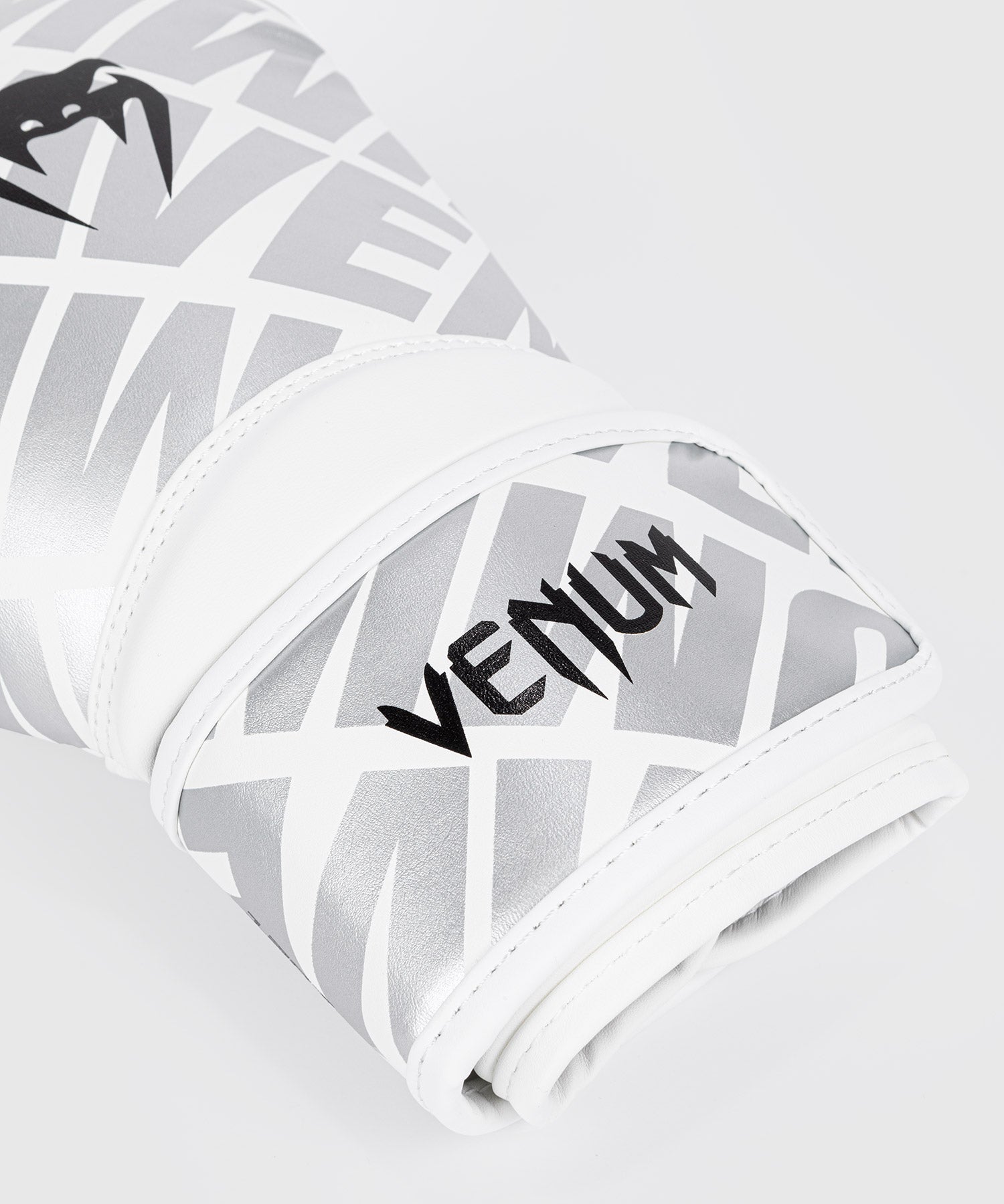 Боксерские перчатки Venum Contender 1.5 XT Boxing Gloves White Silver цена