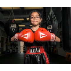 Боксерские перчатки для детей Title Classic Kid & Youth Boxing Gloves 2.0 Red White Black, Фото № 2