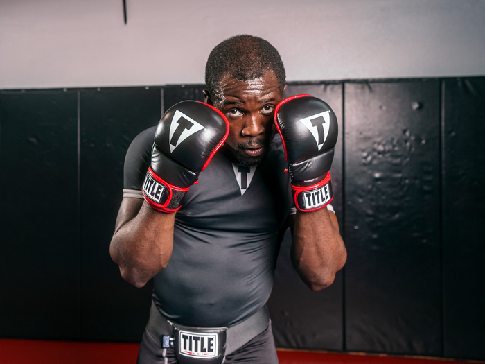 Рукавиці для єдиноборств Title MMA Perform Safe Spar Glove 2.0 Black Red оригінал