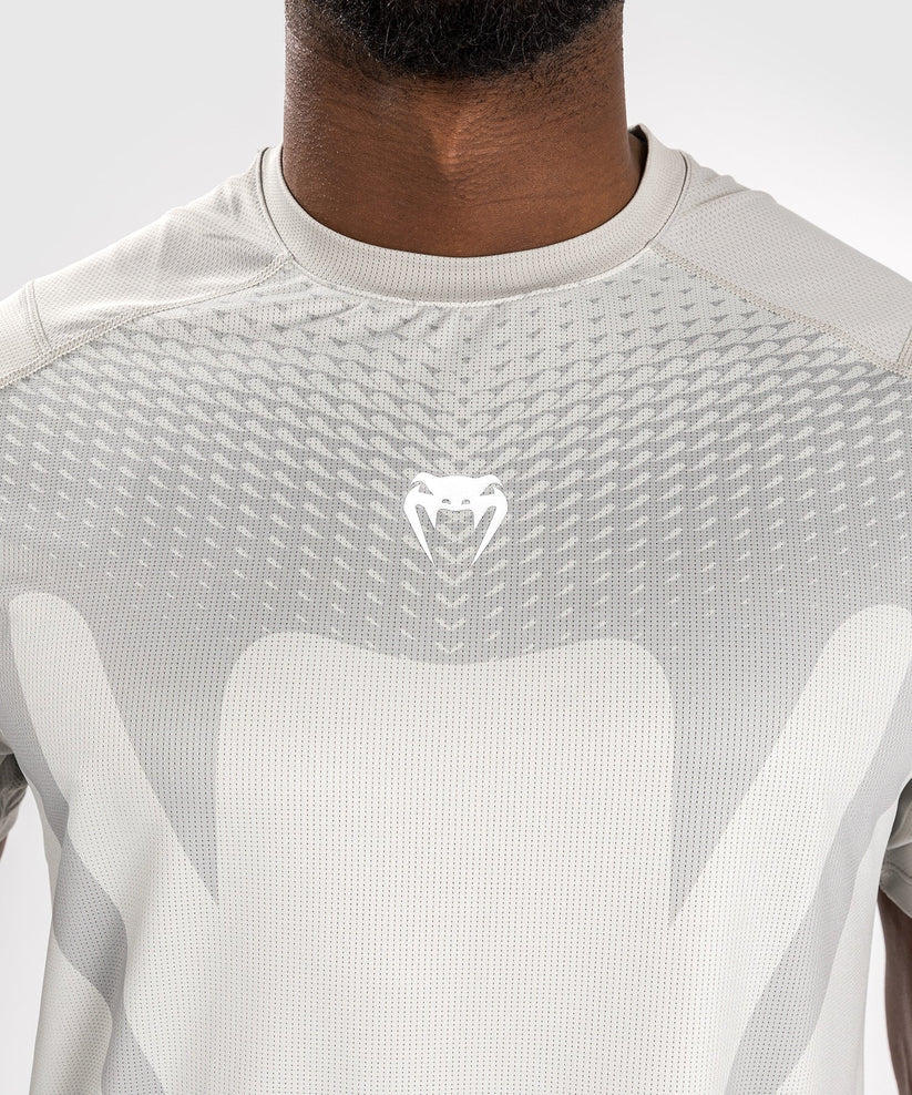 Тренировочная футболка Venum Attack Mens Dry-Tech T-Shirt Sand фото