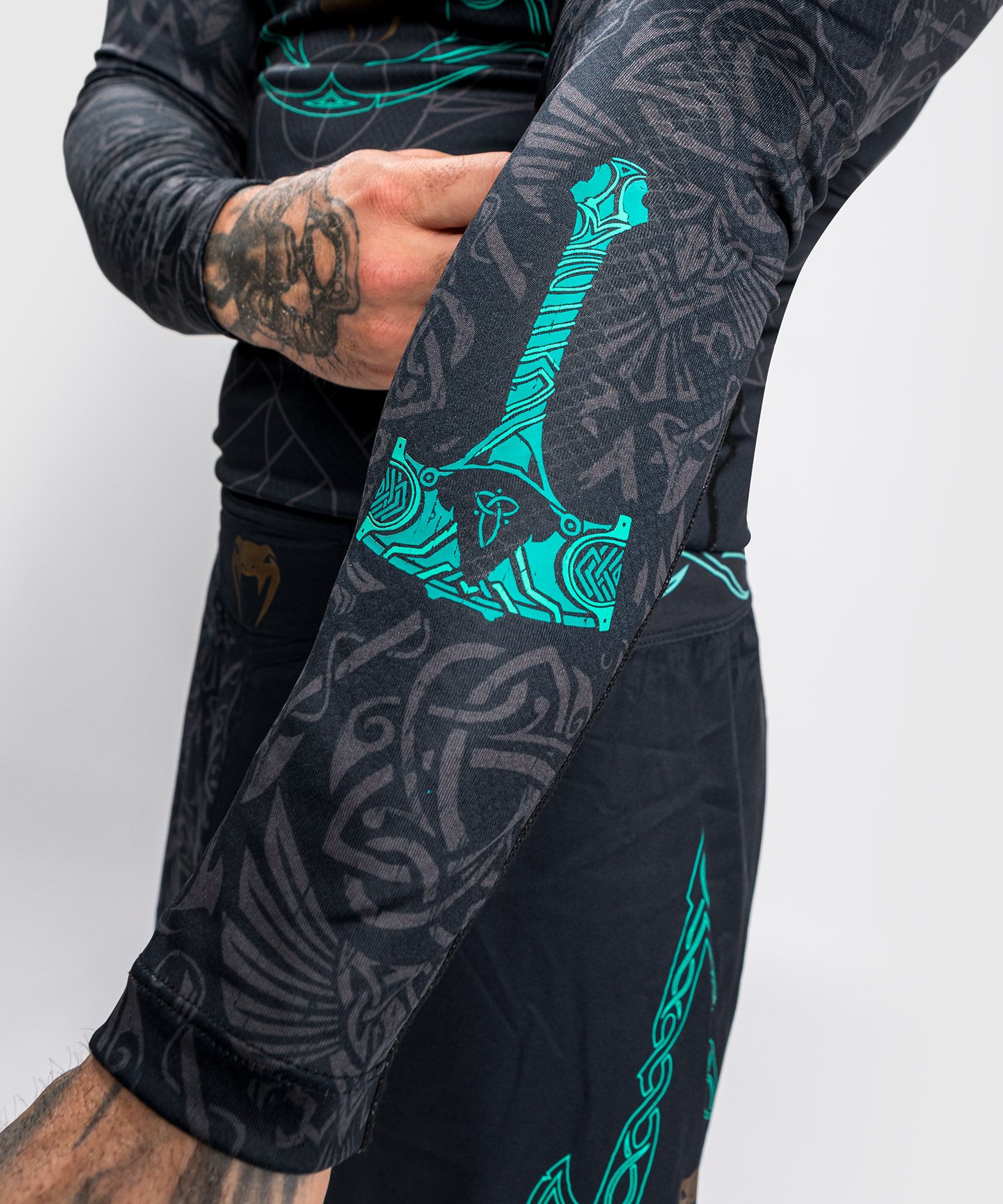 Рашгард Venum Assassins Creed Reloaded Rashguard Long Sleeve Black где купить