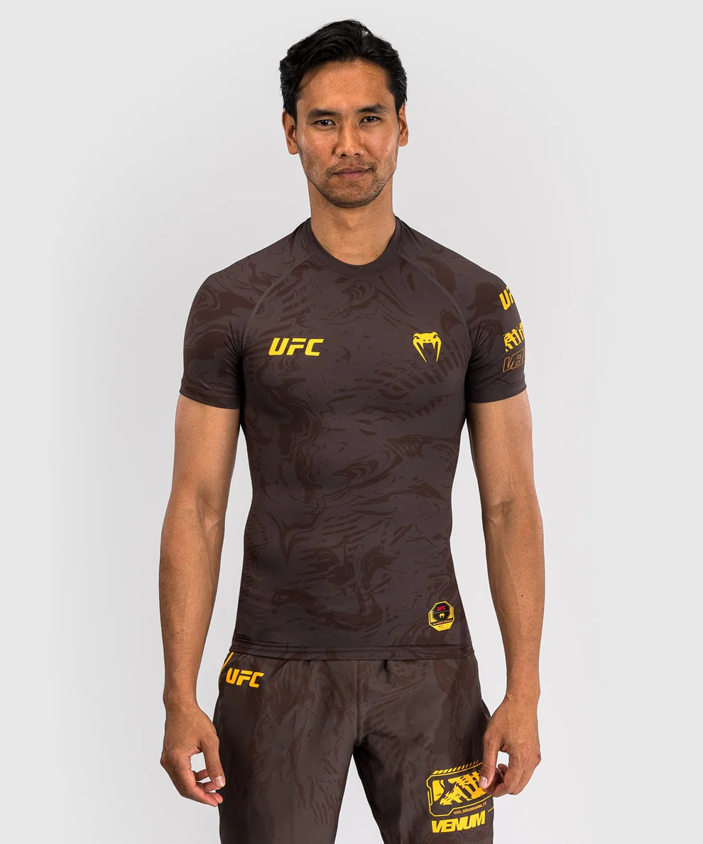 Рашгард UFC Venum FIGHT WEEK 4.0 Mens Short Sleeve Rashguards Dark Brown