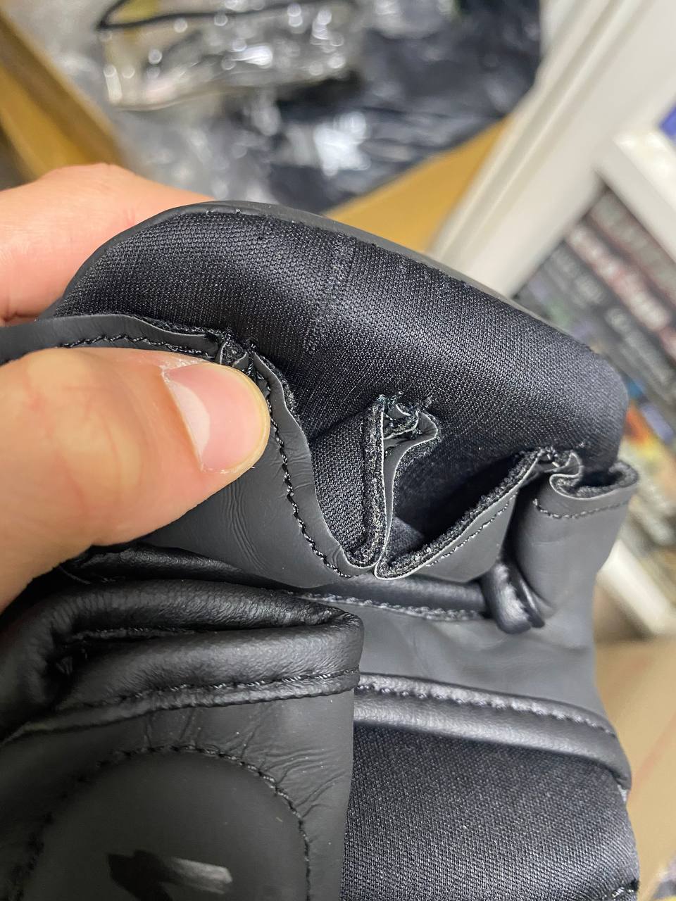 УЦІНКА РУКАВИЦІ ДЛЯ MMA VENUM CHALLENGER 3.0 MMA GLOVES BLACK купити