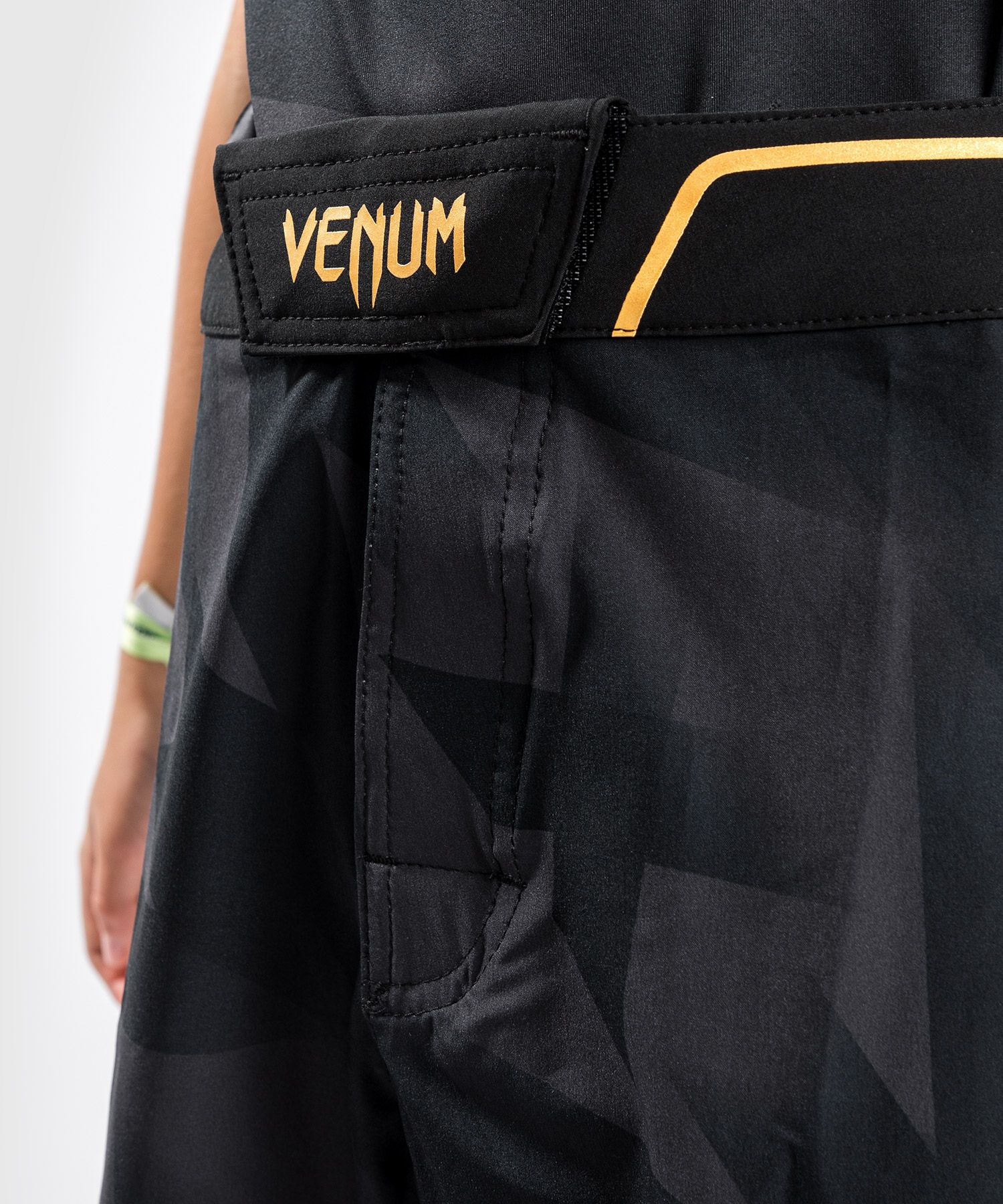 Childrens MMA shorts Venum Razor Fightshorts For Kids Black Gold photo