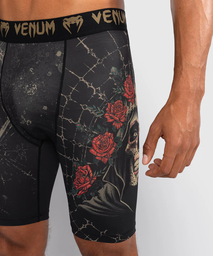 Компрессионные шорты Venum Santa Muerte 5.0 Men’s Vale Tudo Shorts Deep Black Gold размер
