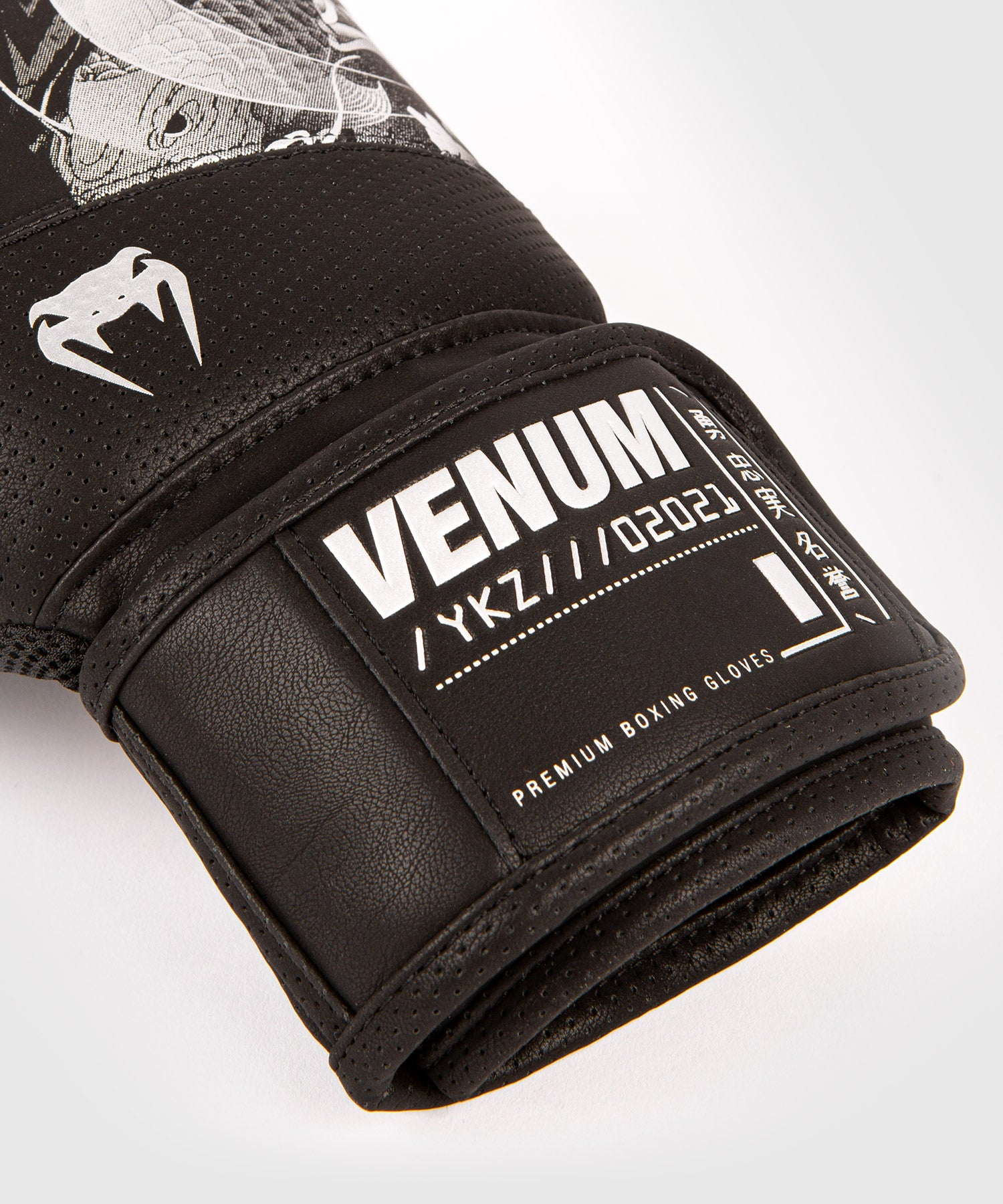 Venum YKZ21 Boxing Gloves Black Silver photo