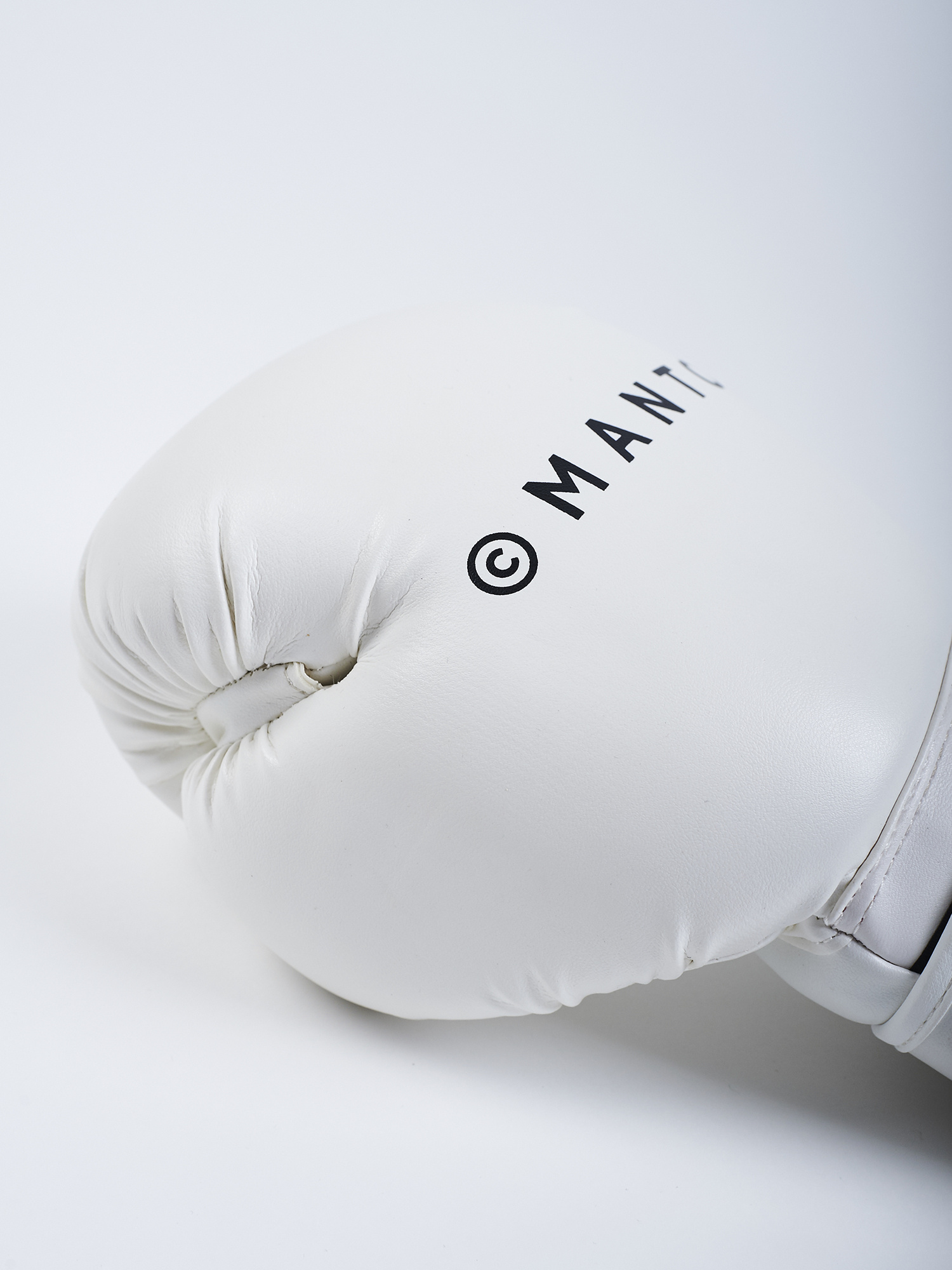 Боксерські рукавиці MANTO Boxing Gloves Impact White оригінал