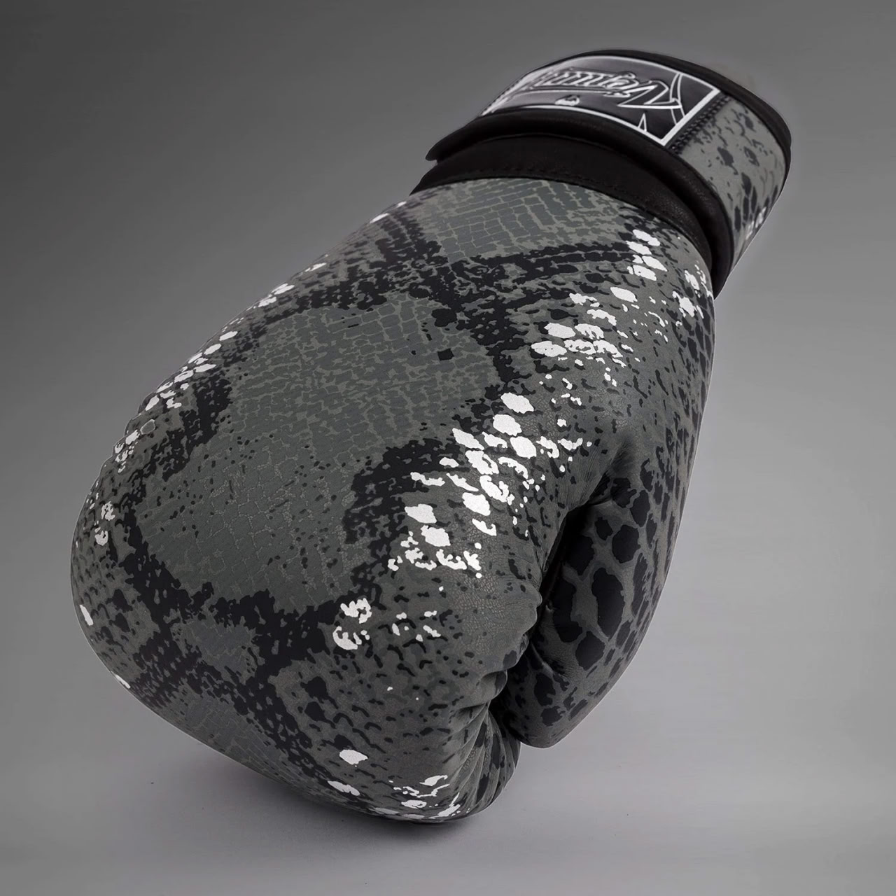 Боксерские перчатки Venum Amazonia Boxing Gloves Dark Grey где купить