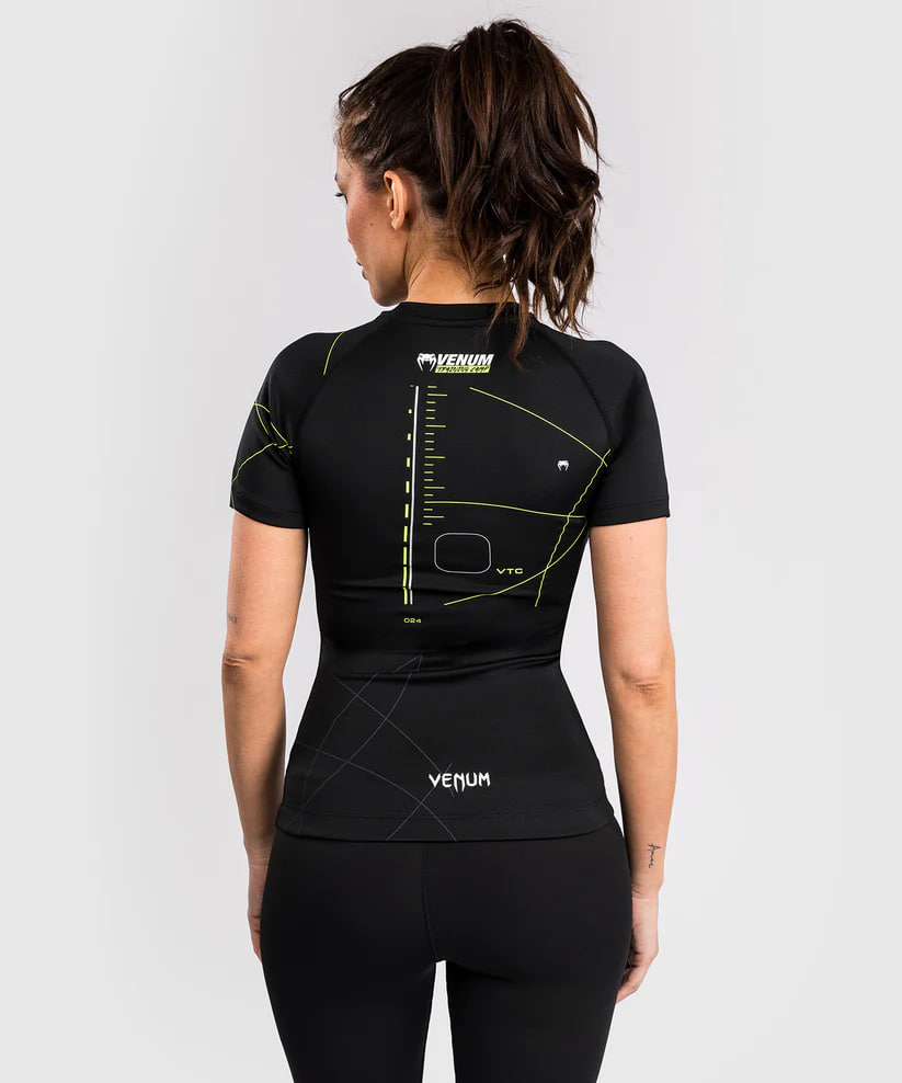 Женский рашгард Venum Training Camp 4.0 Short Sleeve Rashguard - Black/Neon Green цена