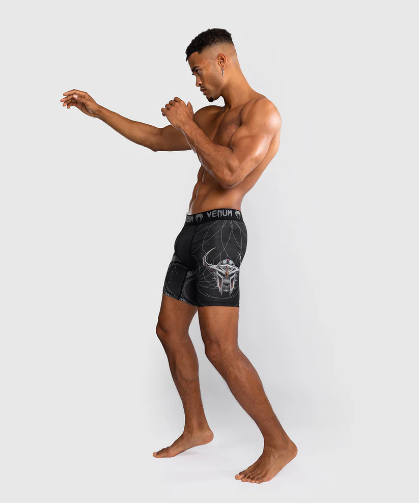 Компрессионные шорты Venum Gladiator 5.0 Mens Vale Tudo Shorts Black Silver фото