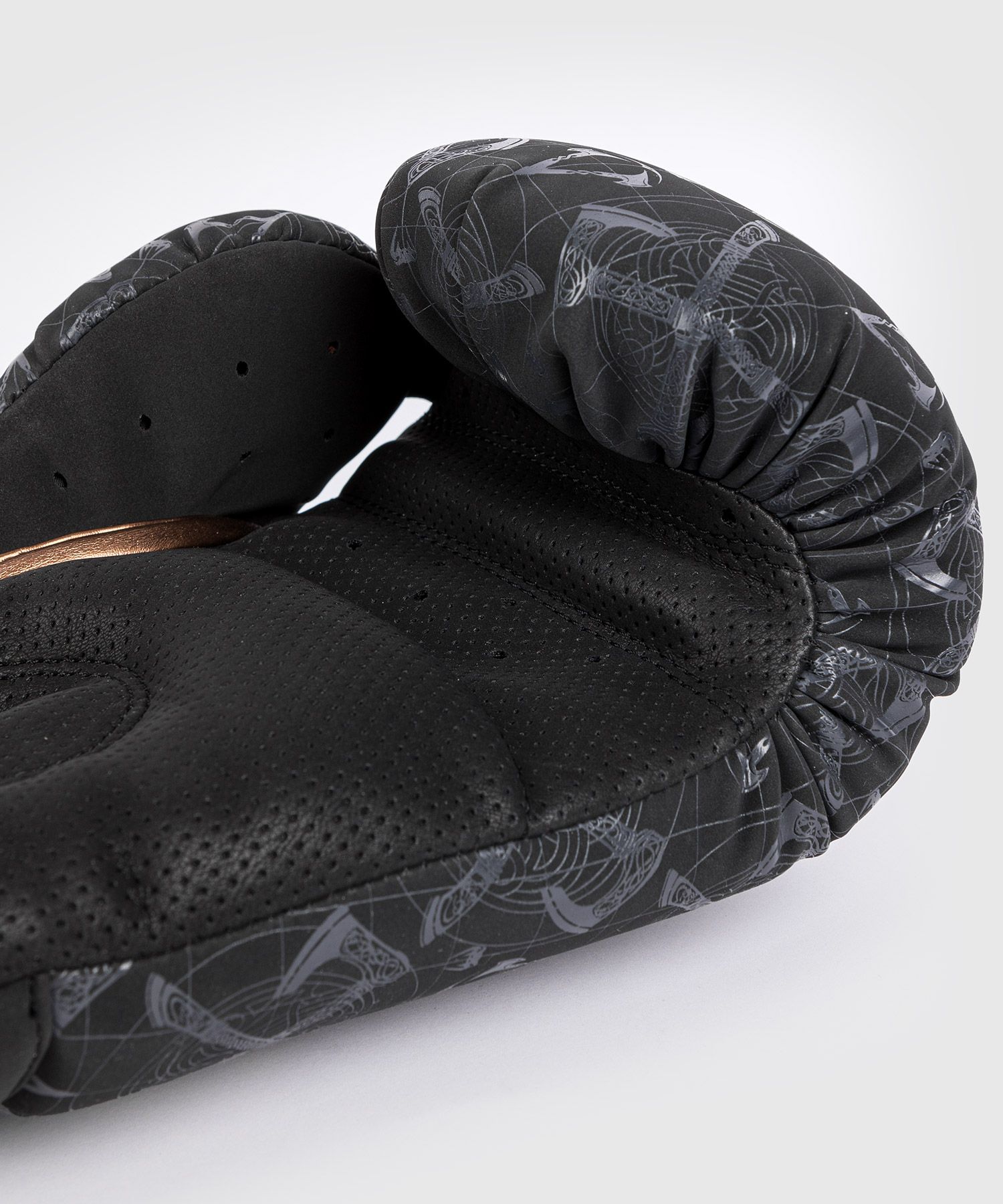 Venum Assassins Creed Reloaded Black boxing gloves photo