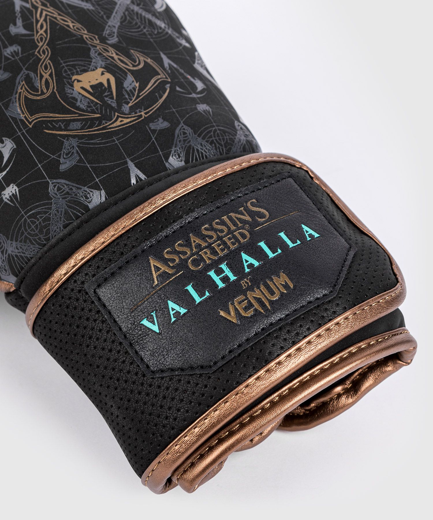 Venum Assassins Creed Reloaded Black boxing gloves original