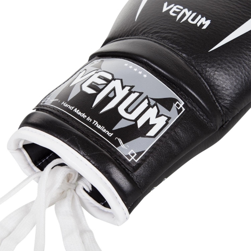 Боксерські рукавиці Venum Giant 3.0 Boxing Gloves With Laces Black фото
