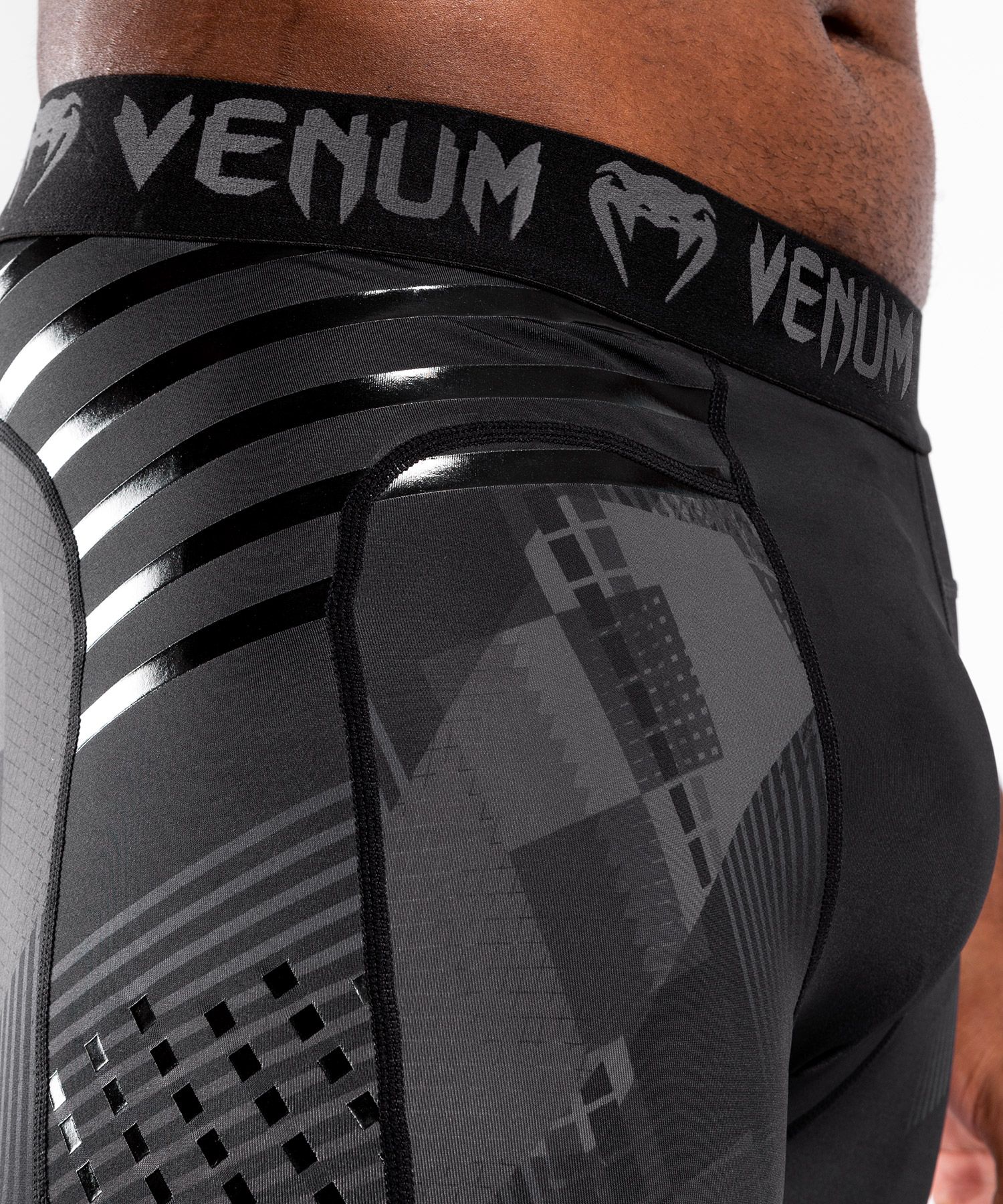 Компрессионные штаны Venum Skull Compression Tights Black Black размер