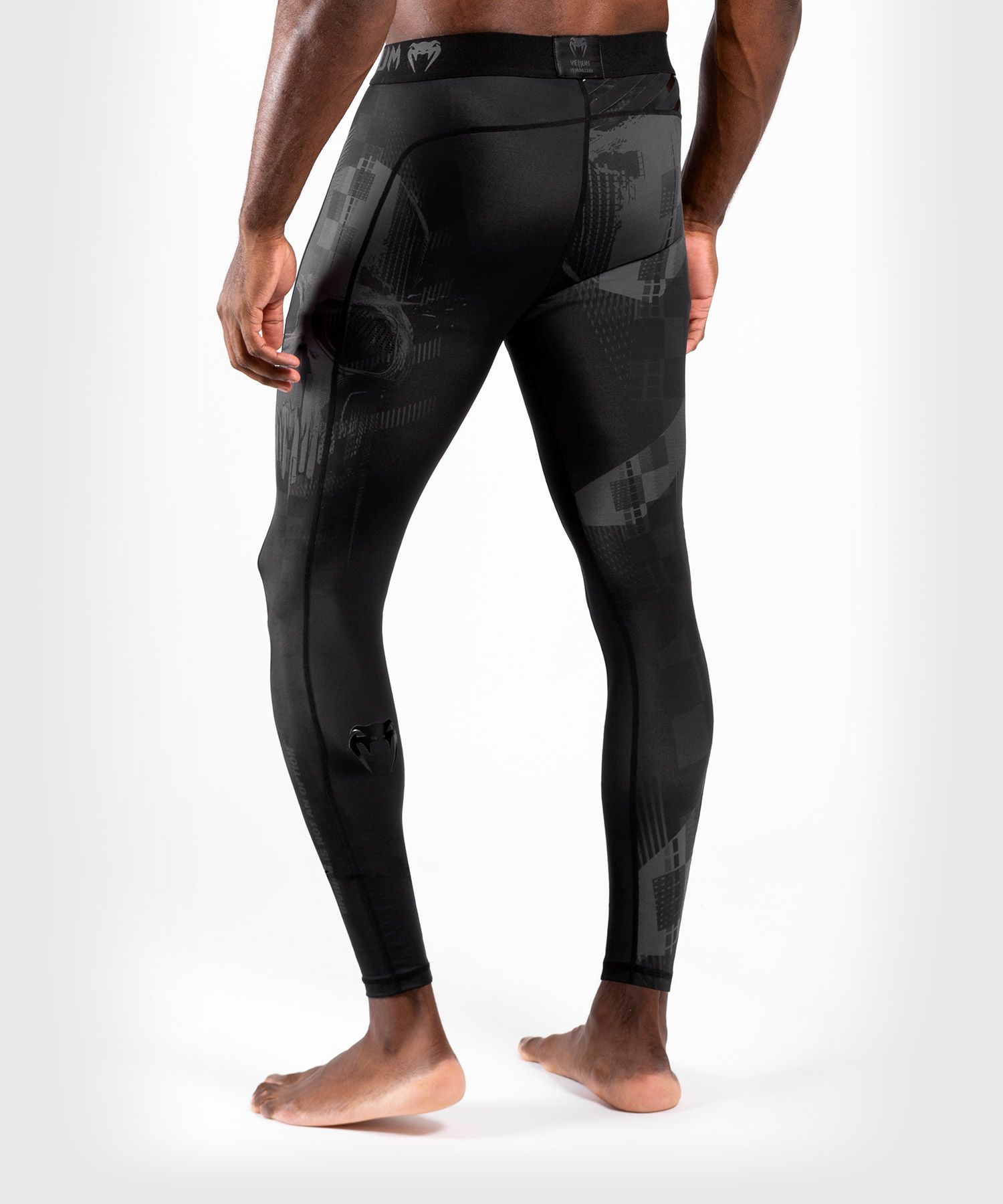 Компрессионные штаны Venum Skull Compression Tights Black Black фото