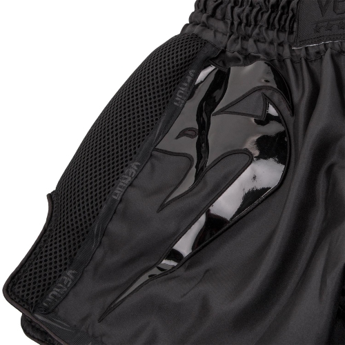 Шорты для тайского бокса Venum Giant Muay Thai Shorts Black Black фото