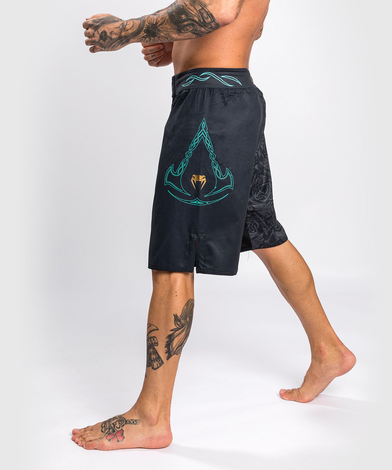 Шорты для MMA Venum Assassins Creed Reloaded Fightshort Black фото