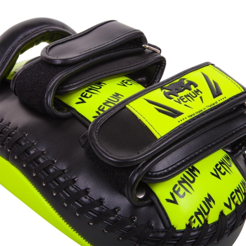 Venum Light Kick Pad Neo Yellow tai pad buy