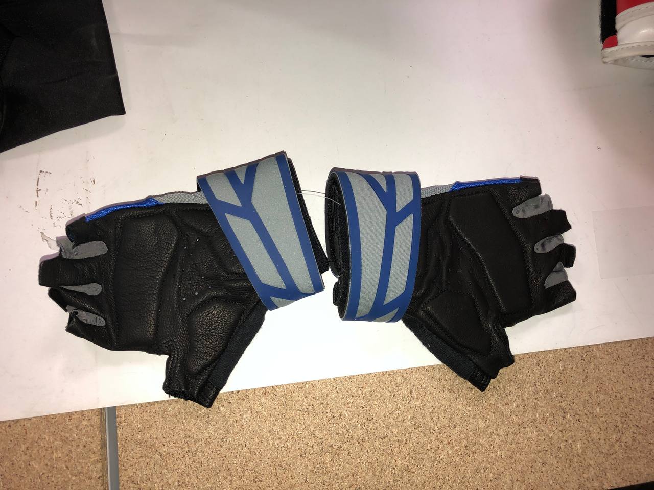 DISCOUNT UNDER ARMOR RESISTOR HALF-FINGER TRAINING GLOVES BLUE photo