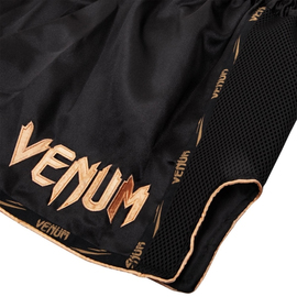 Шорти для тайсього боксу Venum Giant Muay Thai Shorts Black Gold, Фото № 3