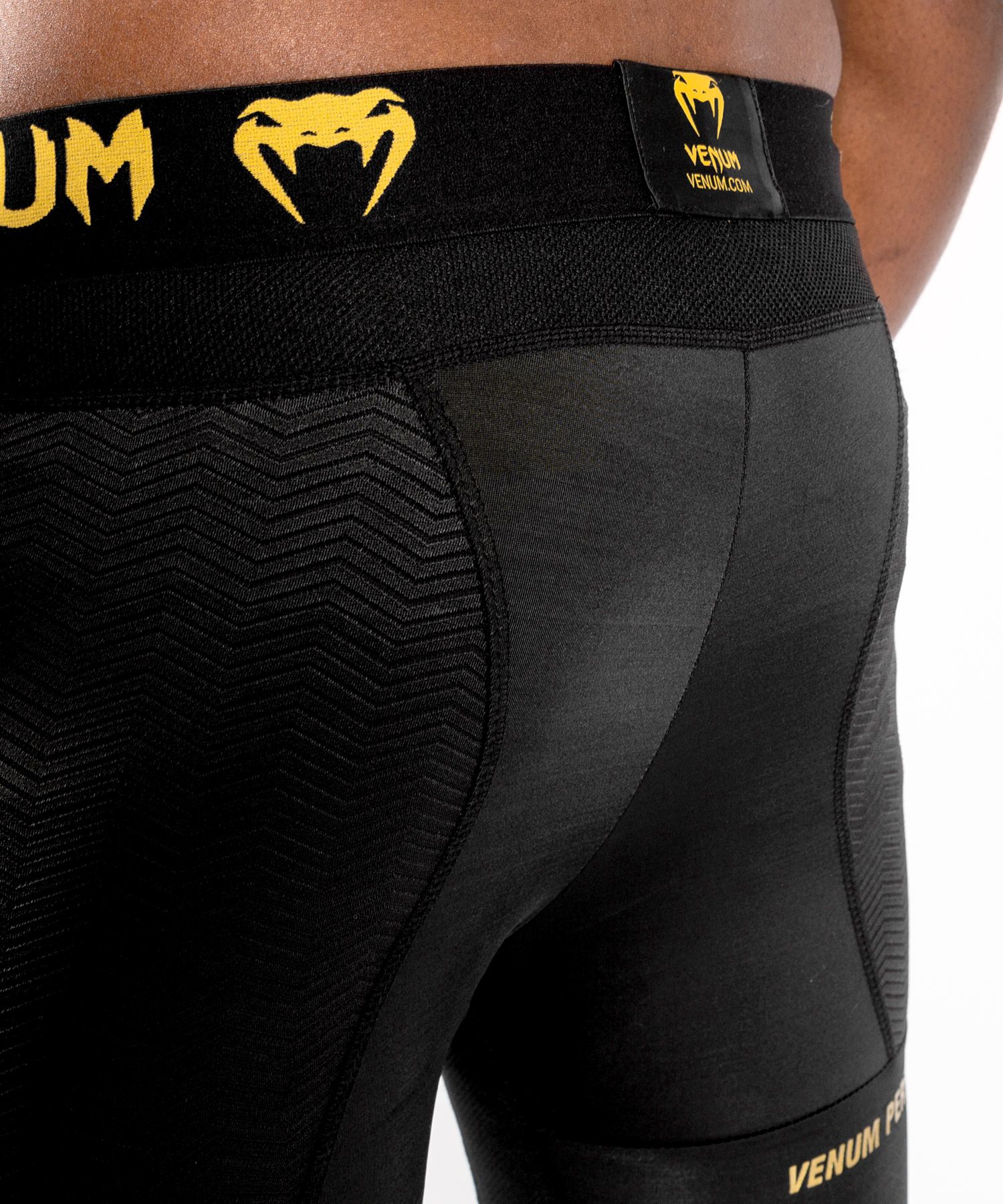 Компрессионные шорты Venum G-Fit Compression Shorts Black Gold цена