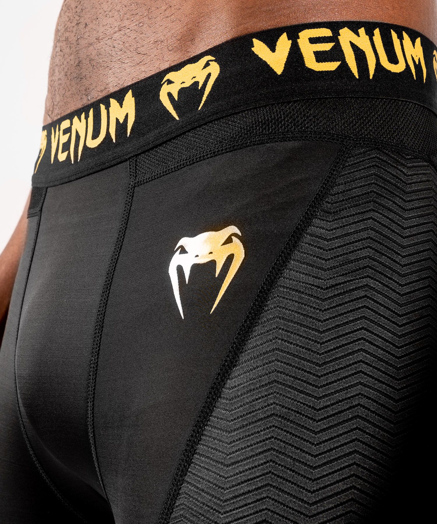 Компрессионные шорты Venum G-Fit Compression Shorts Black Gold фото