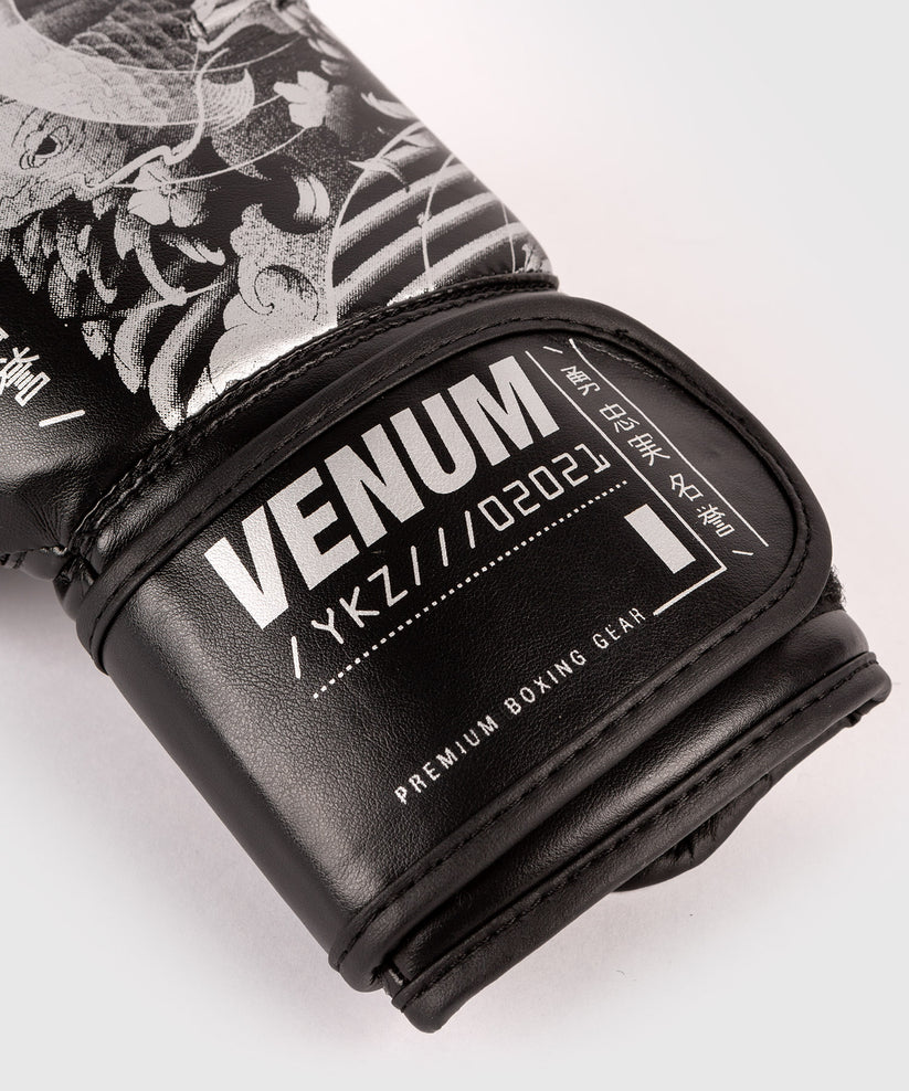 Боксерские перчатки для детей Venum YKZ21 Boxing Gloves For Kids Black White оригинал