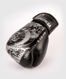 Боксерські рукавиці для дітей Venum YKZ21 Boxing Gloves For Kids Black White фото