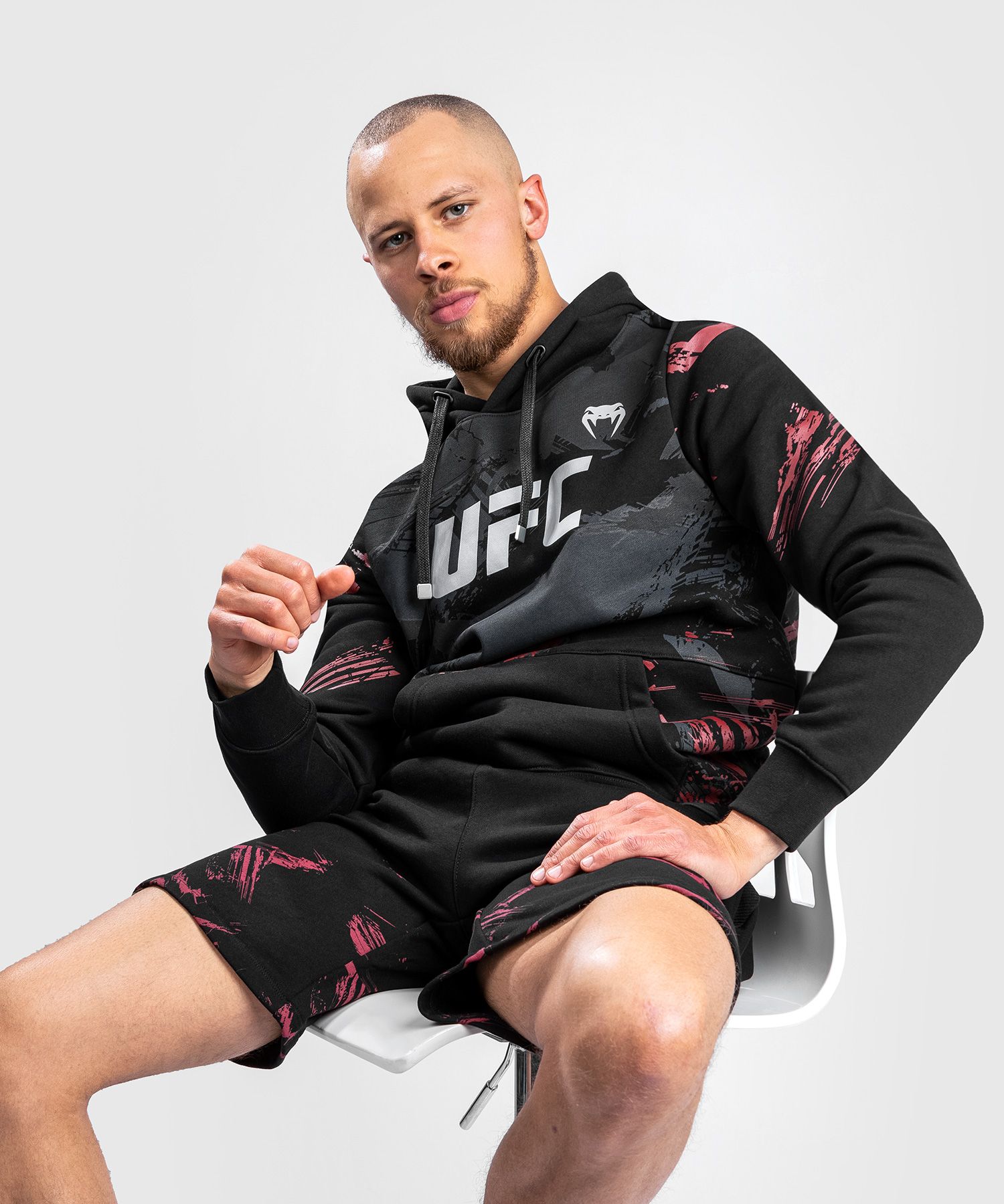 Толстовка Venum UFC Authentic Fight Week Men’s 2.0 Black Red фото