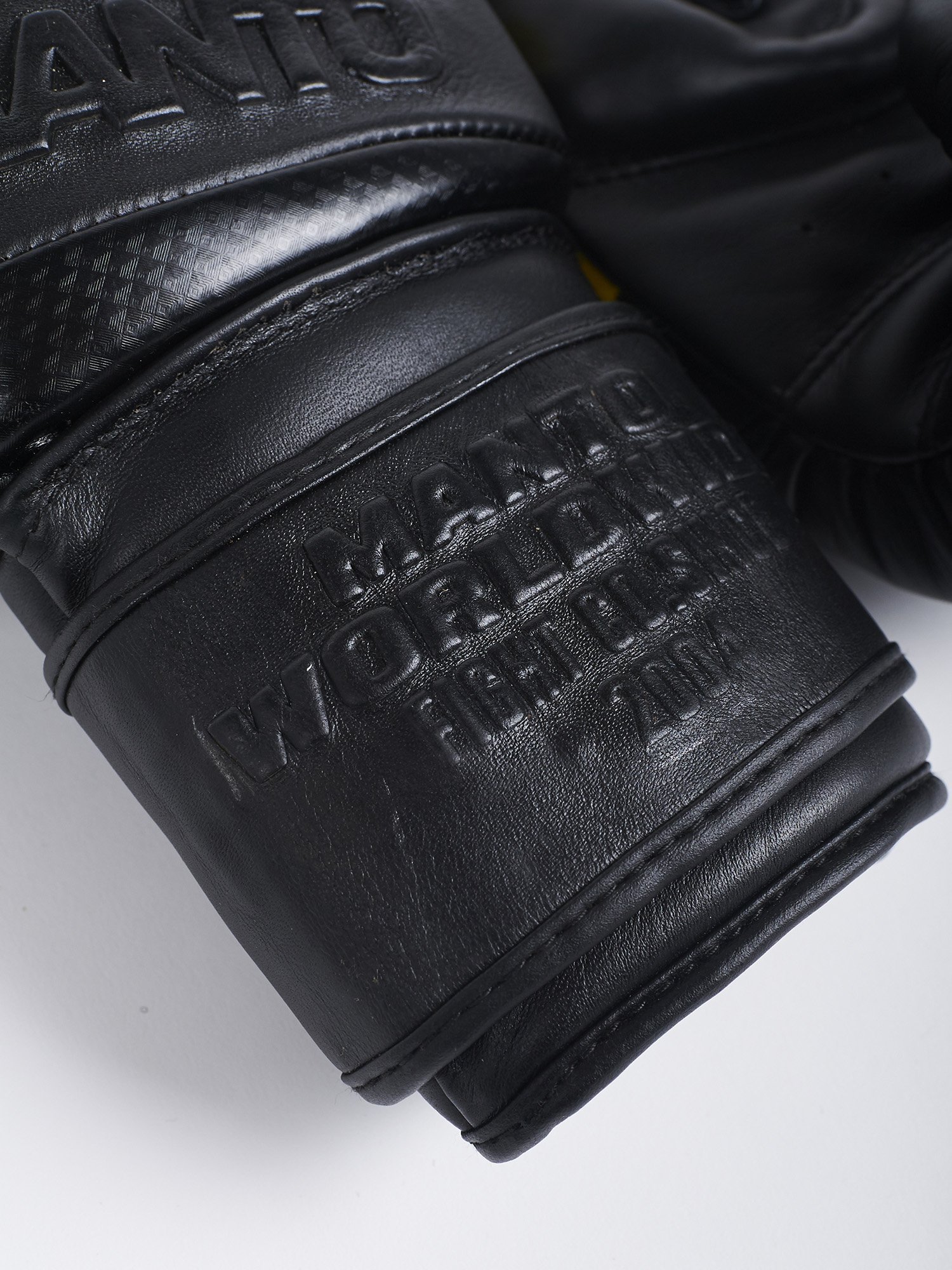 Boxing gloves MANTO Boxing Gloves Carbon photo