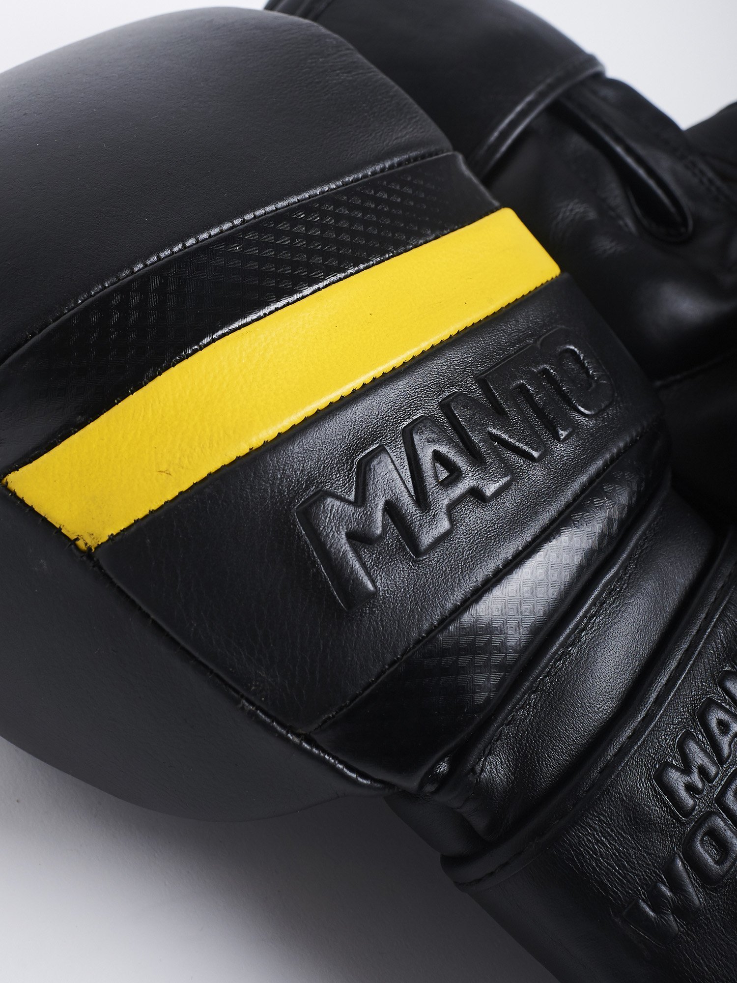 Boxing gloves MANTO Boxing Gloves Carbon size
