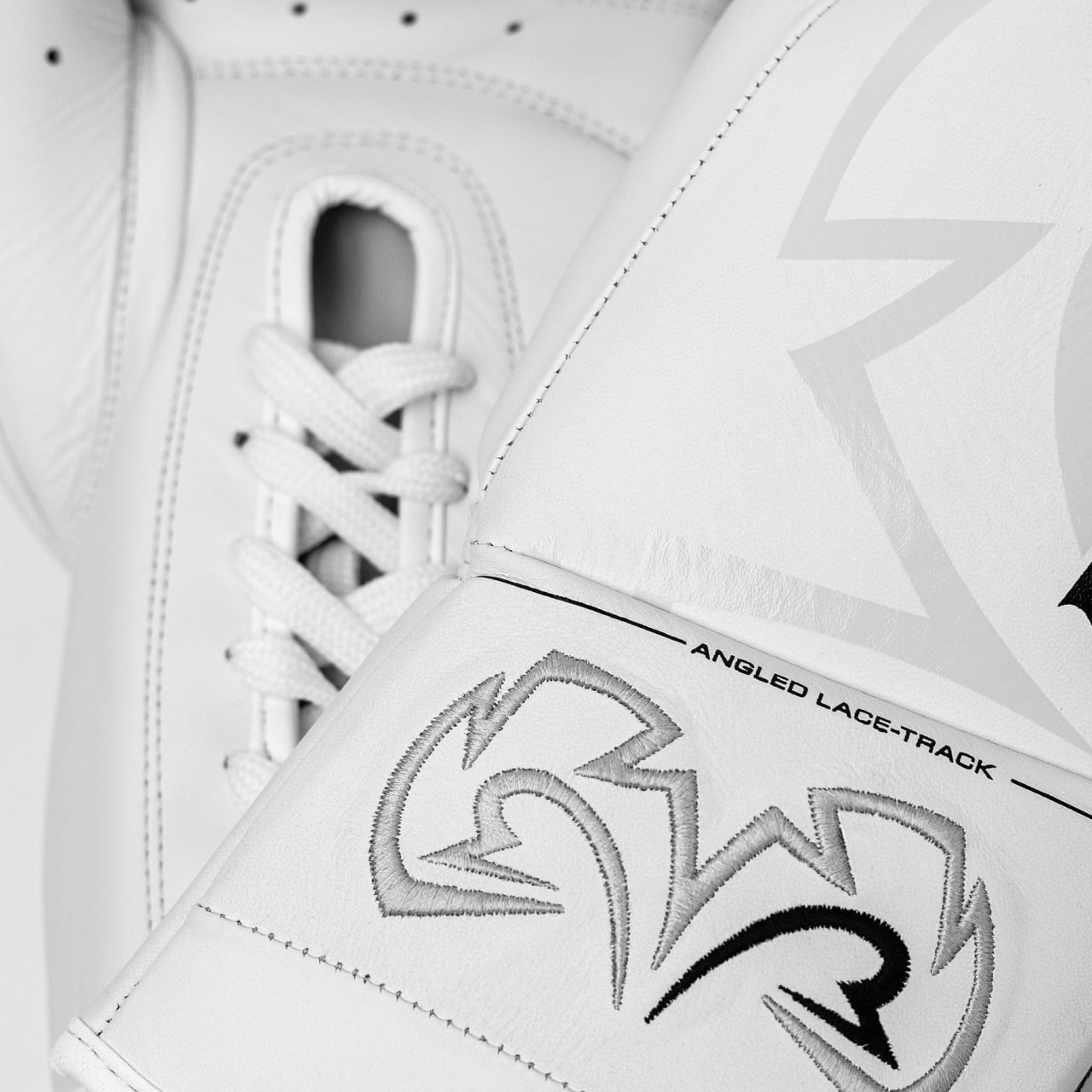 Бойові боксерські рукавиці Rival RFX-Guerrero Pro Fight Gloves HDE-F White ціна