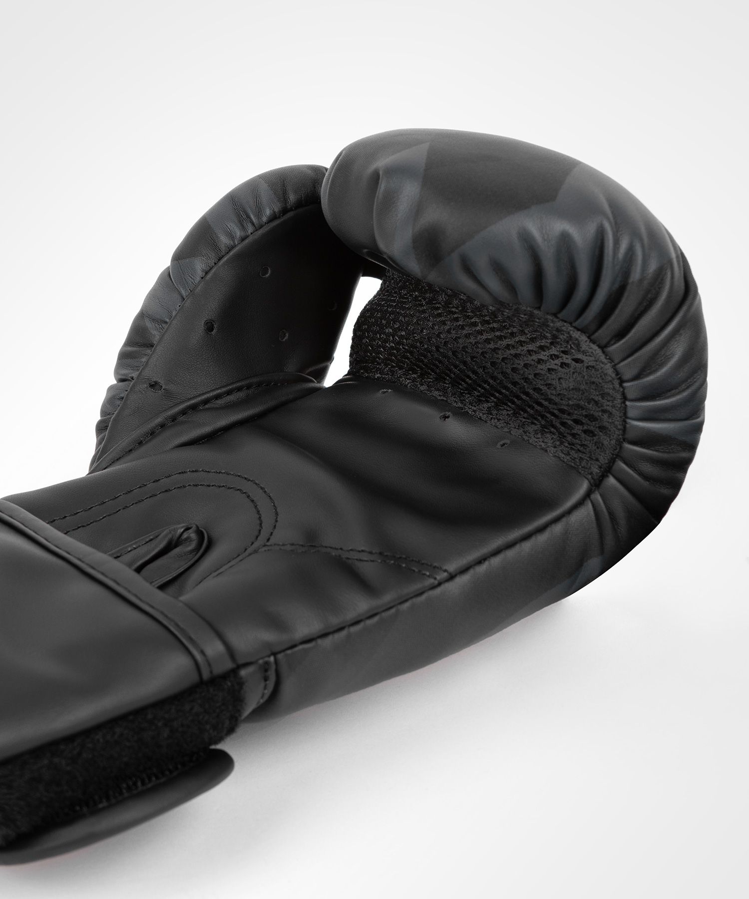 Боксерские перчатки для детей Venum Razor Boxing Gloves For Kids Black Gold цена