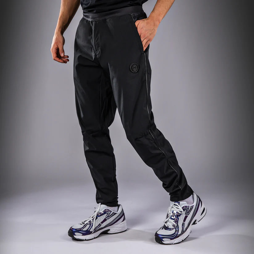 Спортивные штаны Venum Cargo Light Aero Joggers - Black фото