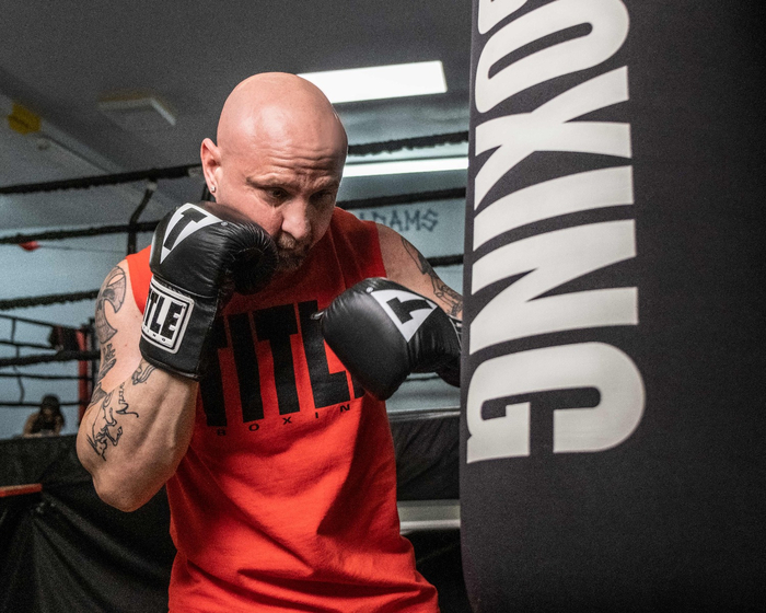 Снарядные перчатки Title Boxing Pro Leather Bag Gloves 3.0 Black Grey размер