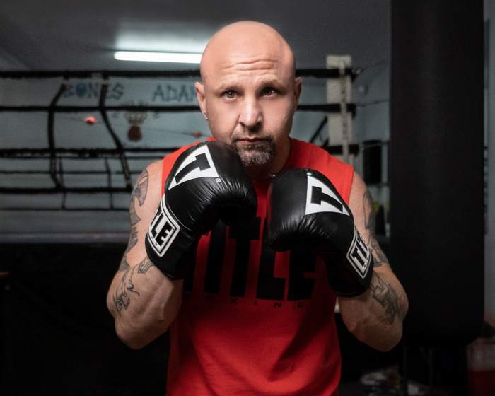 Снарядные перчатки Title Boxing Pro Leather Bag Gloves 3.0 Black Grey где купить