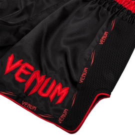 Шорти для тайсього боксу Venum Giant Muay Thai Shorts Black Red, Фото № 3