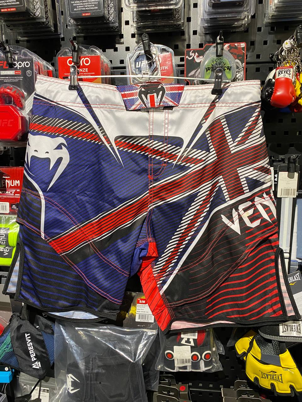 DISCOUNT MMA SHORTS VENUM UK HERO FIGHTSHORTS photo
