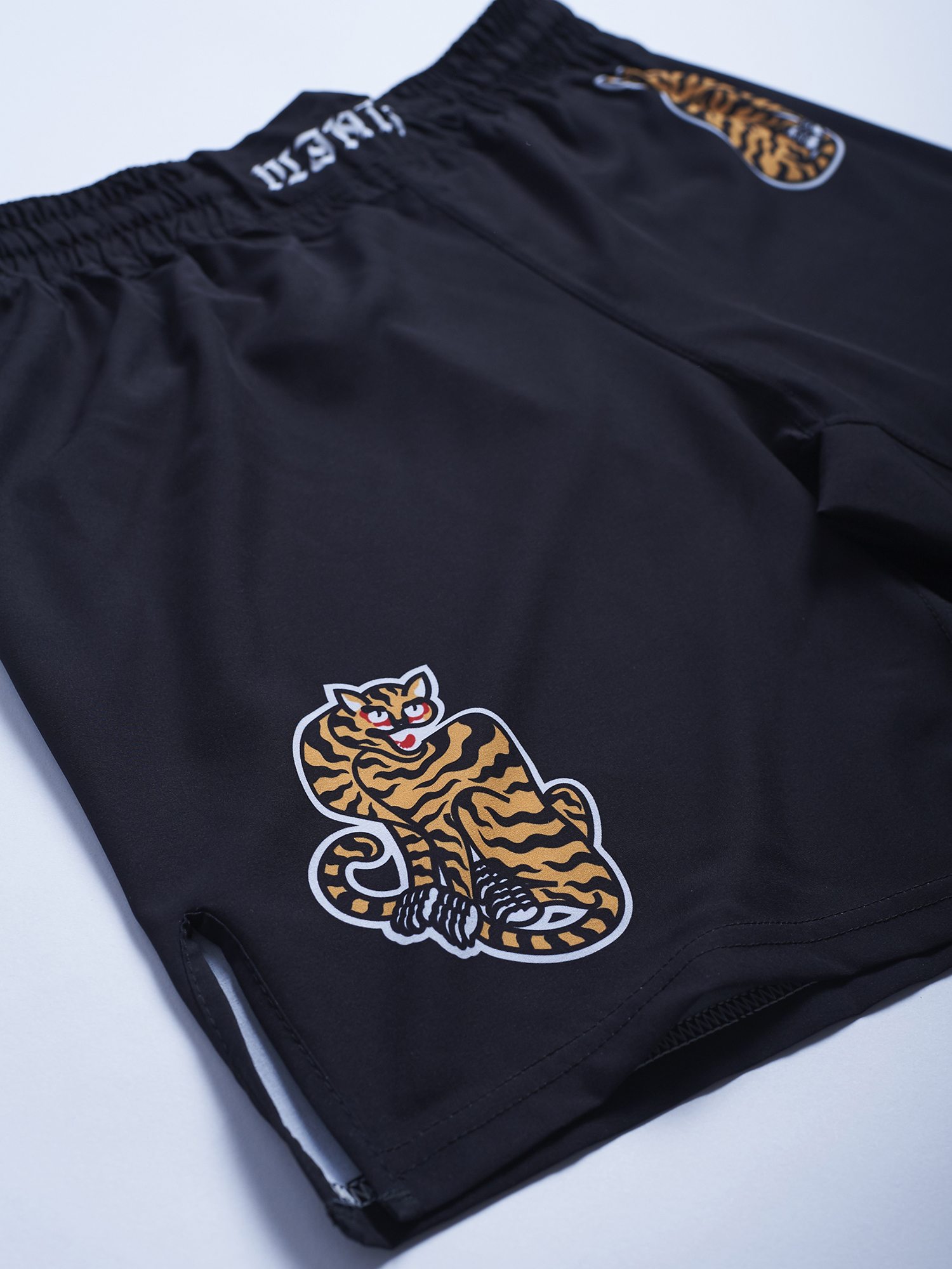 MMA shorts MANTO Light Fight Shorts Tiger photo