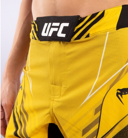 Легкие шорты для ММА Venum Authentic UFC FightNight Short Fit Pro Line Yellow, Фото № 3