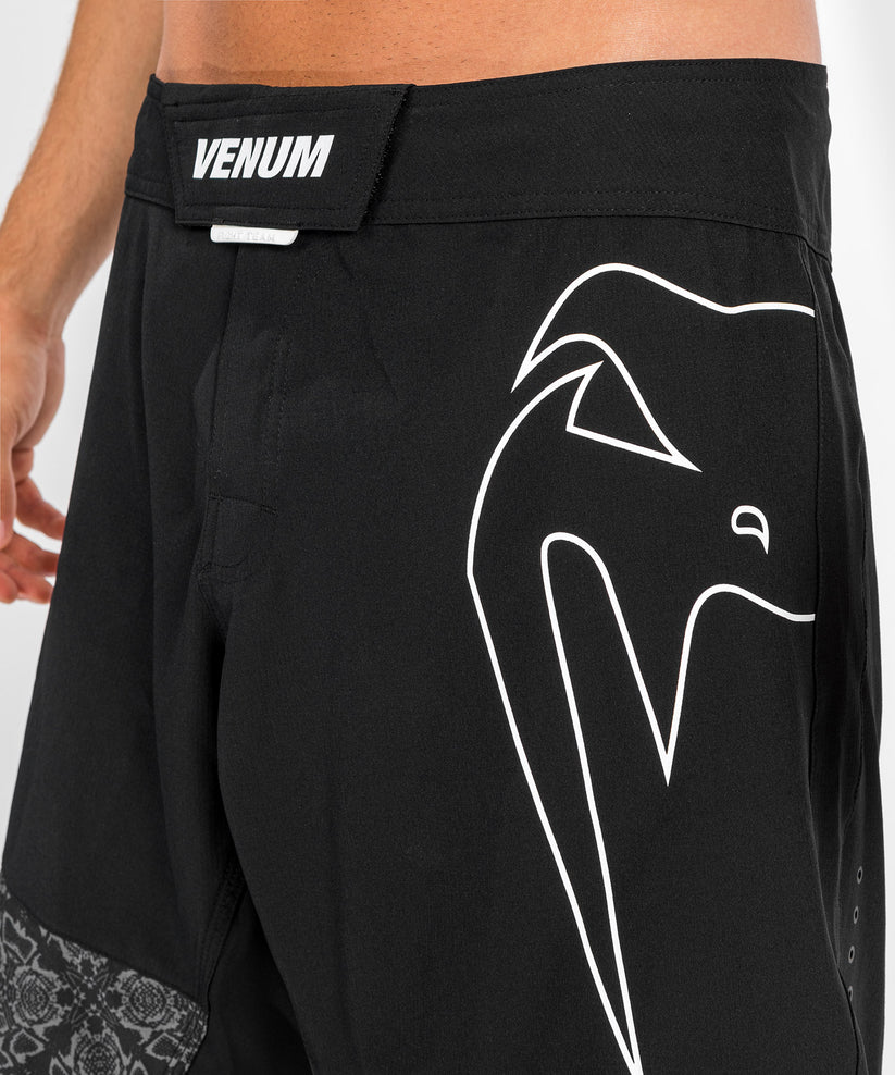 MMA shorts Venum Fightshorts Light 4.0 Black White original