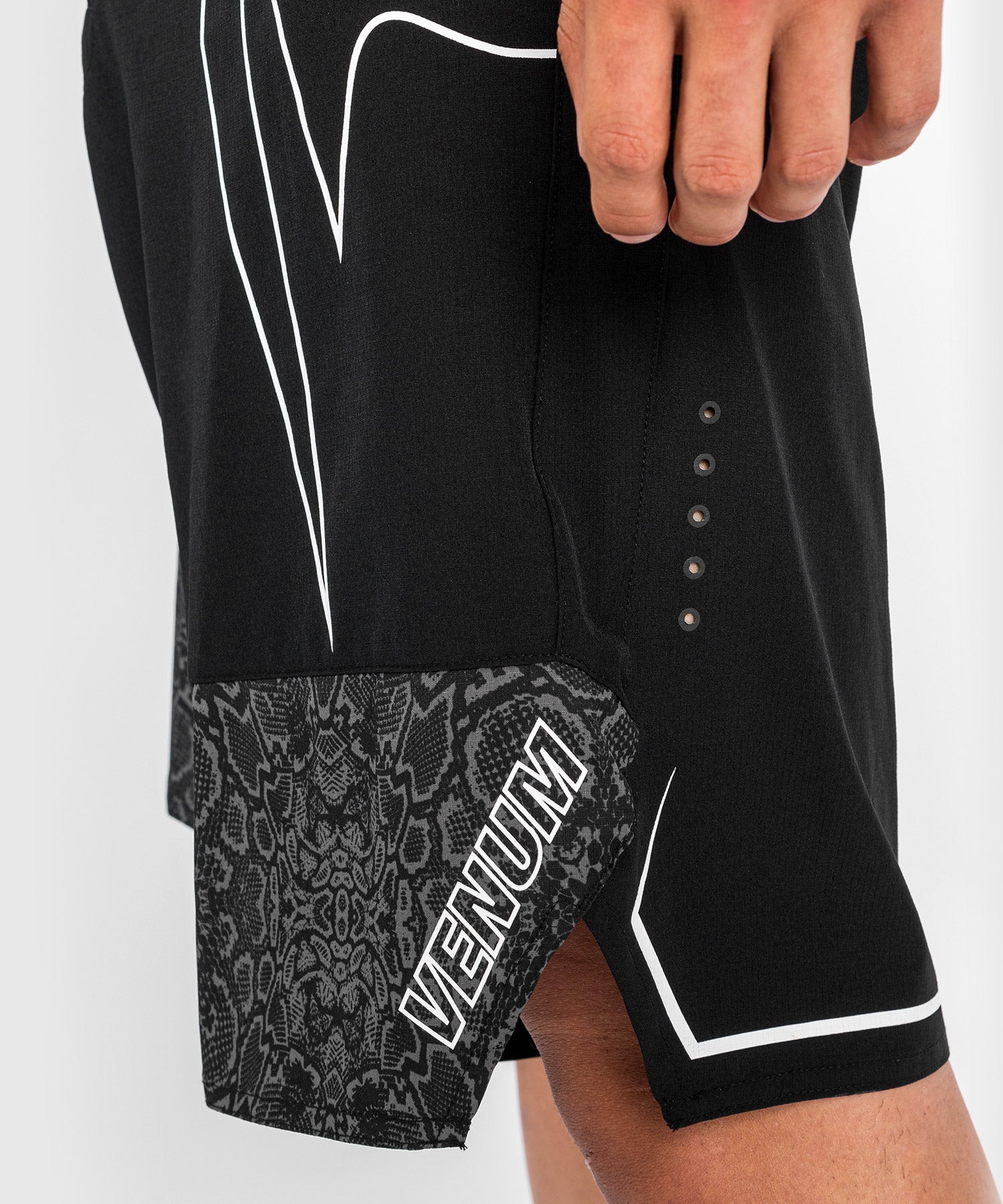 MMA shorts Venum Fightshorts Light 4.0 Black White size